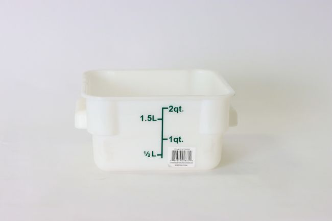 TG 2 qt Plastic Square Food Storage