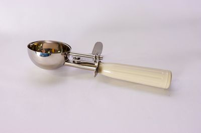 TG 3 1/4 oz Ice Cream Disher Ivory