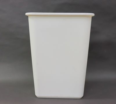 United Solution 10.25 gal Slim Fit Wastebasket With Swing Top Lid White