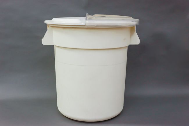 WC 10 Gln White Rotating Lid for Container