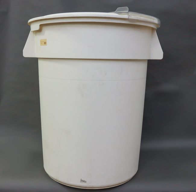WC 32 Gln White Container NSF