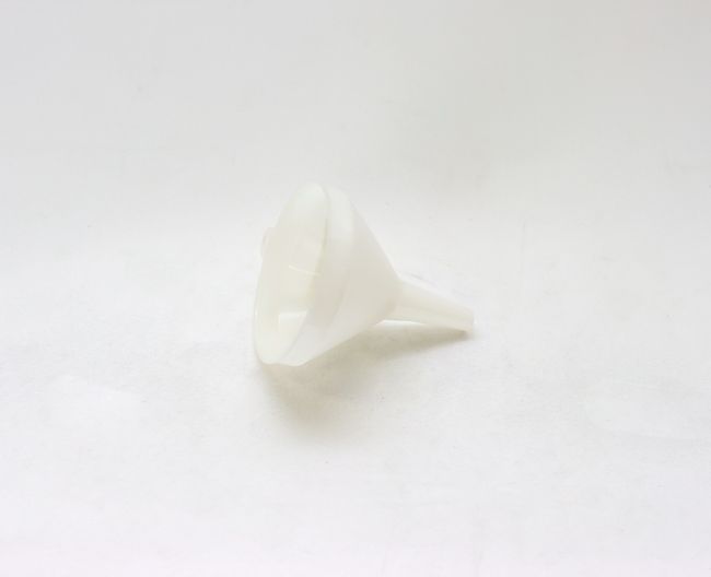 WC 4&quot; Dia. 8 oz Plastic Funnel