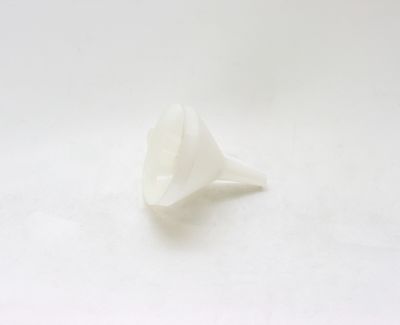 WC 4&quot; Dia. 8 oz Plastic Funnel