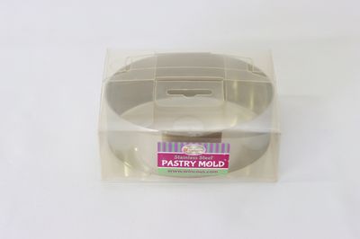 WC 4&quot; x 1.38&quot; Pastry Mold Oval