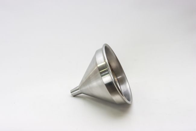 WC 7&quot; Dia x 6-5/8&quot;H 1 Qt Spun Aluminum Funnel