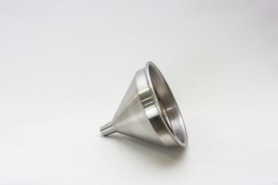WC 7&quot; Dia x 6-5/8&quot;H 1 Qt Spun Aluminum Funnel