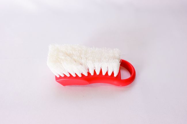 WC Red Cutting Board Brush
