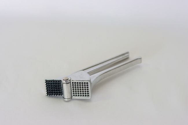 WC Self-Cleaning Garlic Press