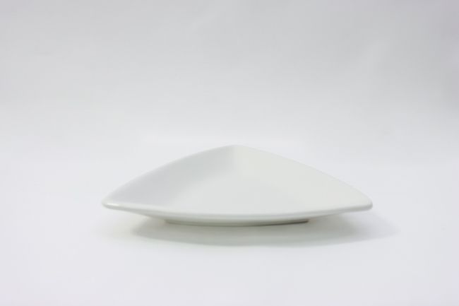 WTI 9&quot; Triangle Plate Porcelana