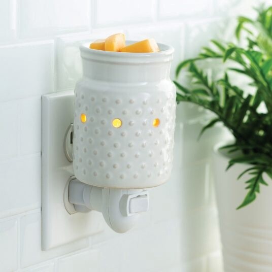 WHITE HOBNAIL PLUG IN MELTER