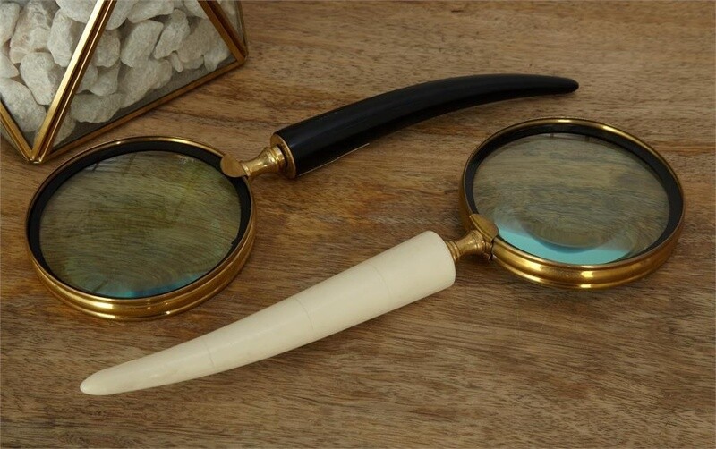 MAGNIFYING GLASS WITH BONE LOOK HANDLE