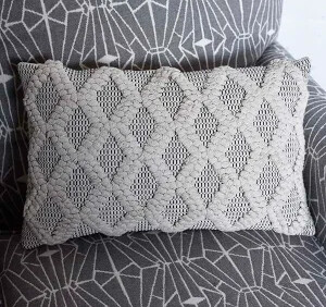 BLACK AND NATURAL DIAMOND PILLOW 12X20&quot;