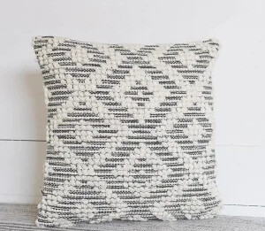 18&quot; DIAMOND DOT PILLOW