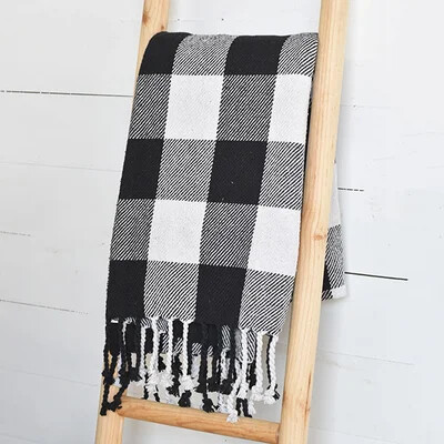 BLACK AND WHITE CHECKED THROW