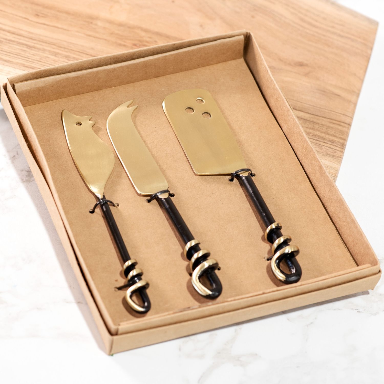 BLACK AND GOLD MOUSE CHEESE KNIFE SET