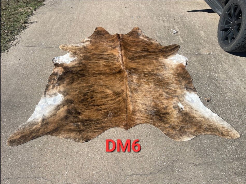 NATURAL HAIR ON COWHIDE DM6