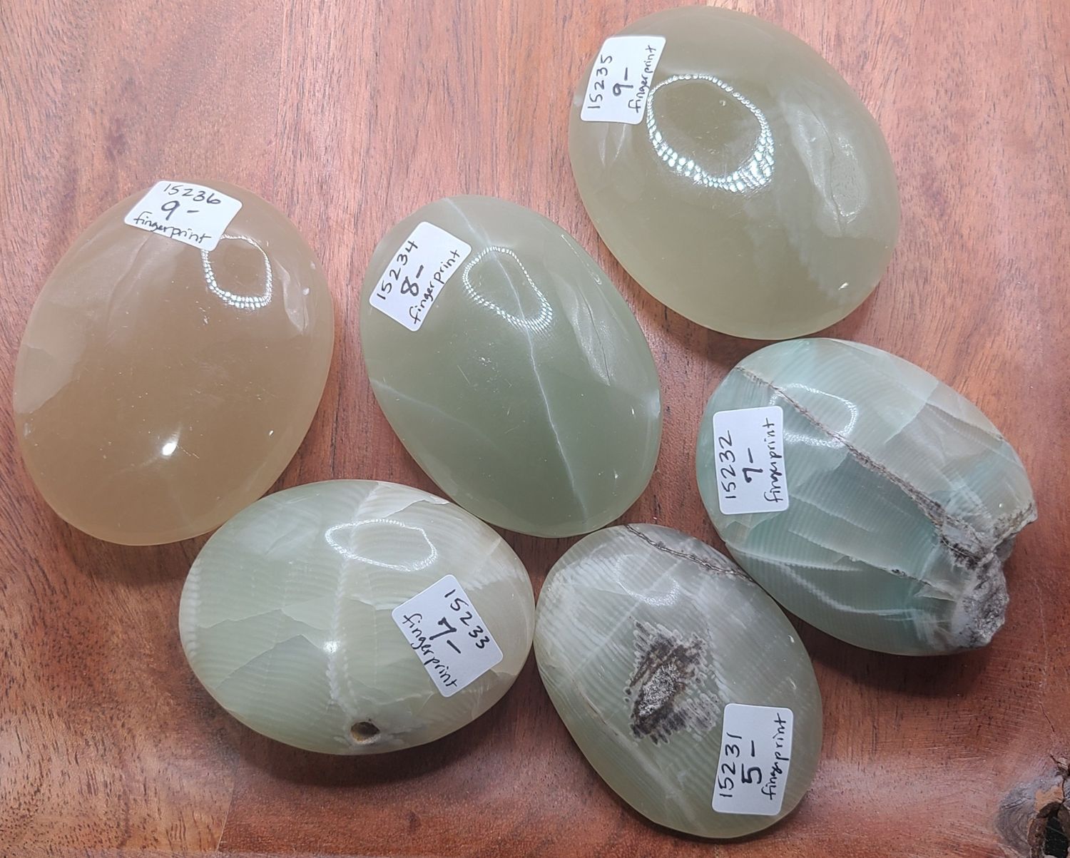 GREEN FINGERPRINT CALCITE WORRY STONE, Size: 15231 72 GRAMS