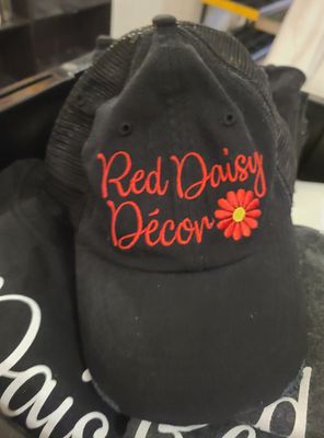 RED DAISY DECOR HAT