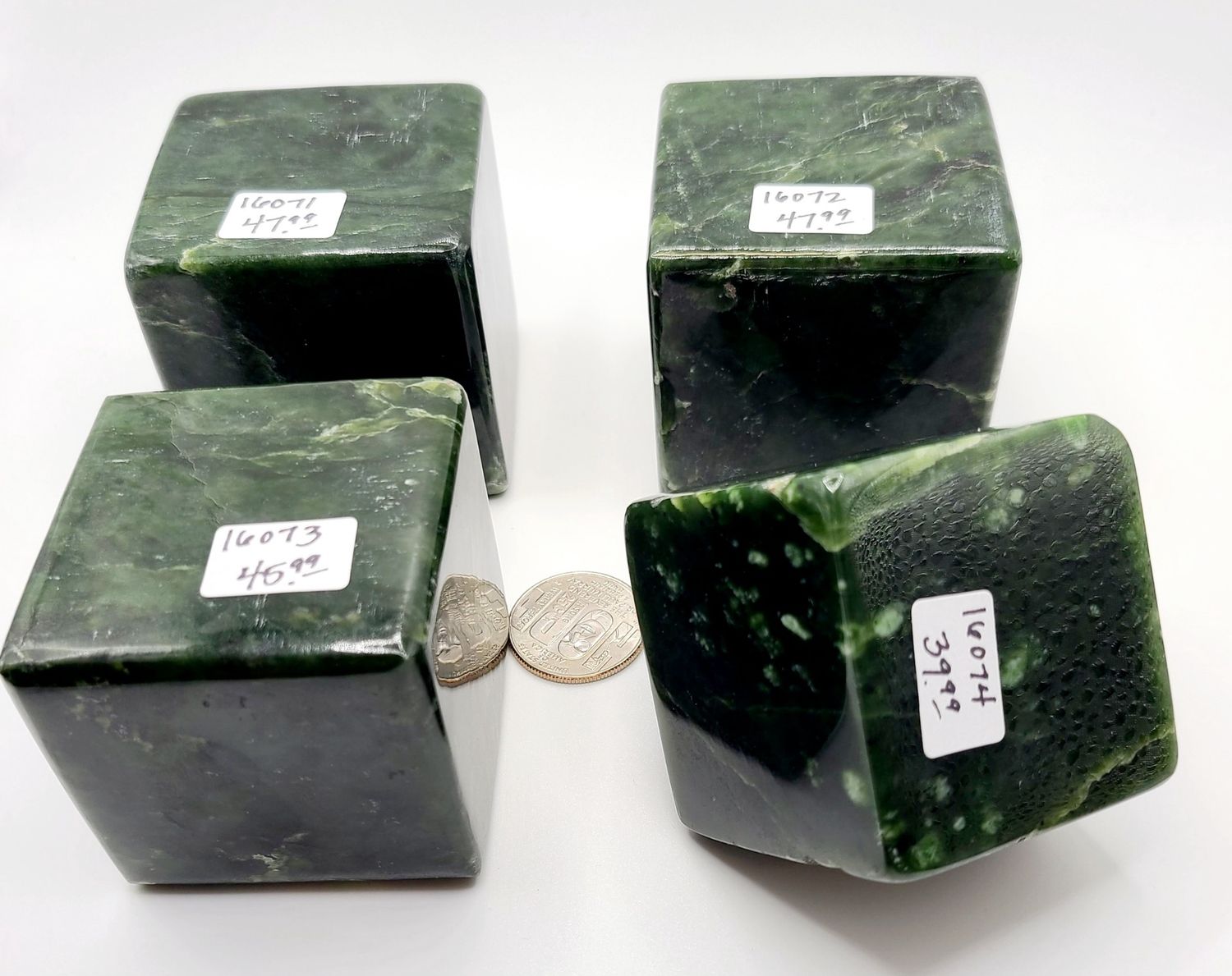 LARGE NEPHRITE JADE CUBE, WEIGHT: 529 GRAMS