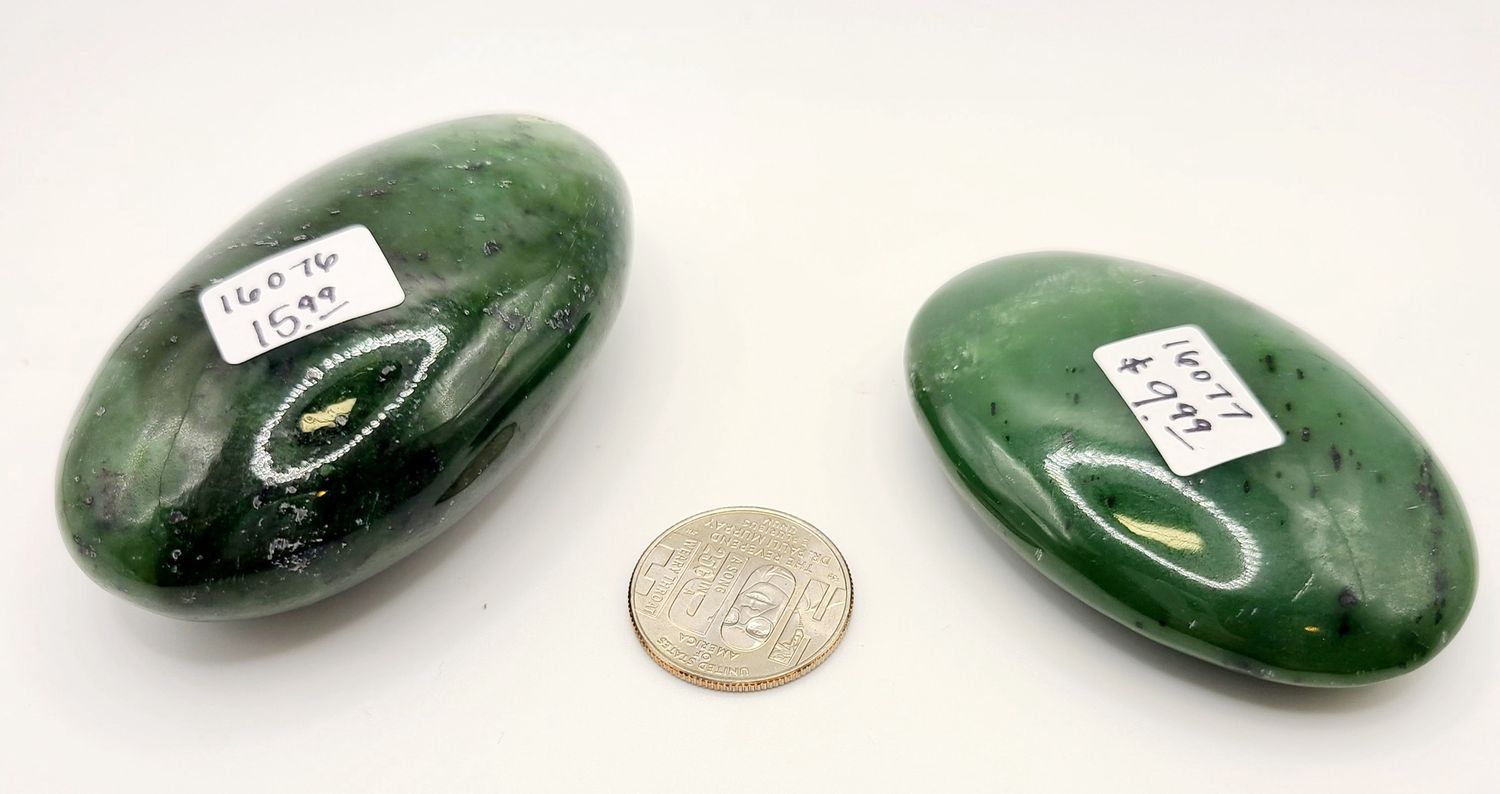 NEPHRITE JADE PALM STONE, WEIGHT: 178 GRAMS