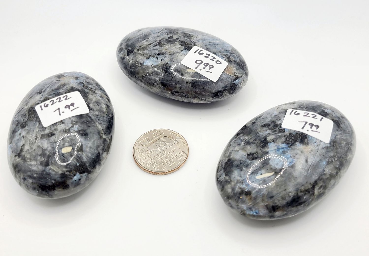 LARVAKITE PALM STONE/HEART, WEIGHT: 110 GRAMS