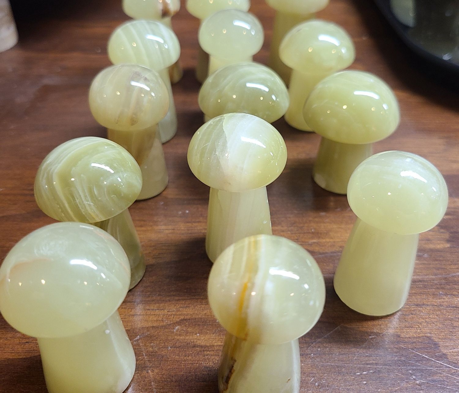 MEDIUM GREEN ONYX MUSHROOM