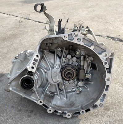 Cambio 5M 3030052420 - TOYOTA YARIS 1.3  Benz -2005-2008