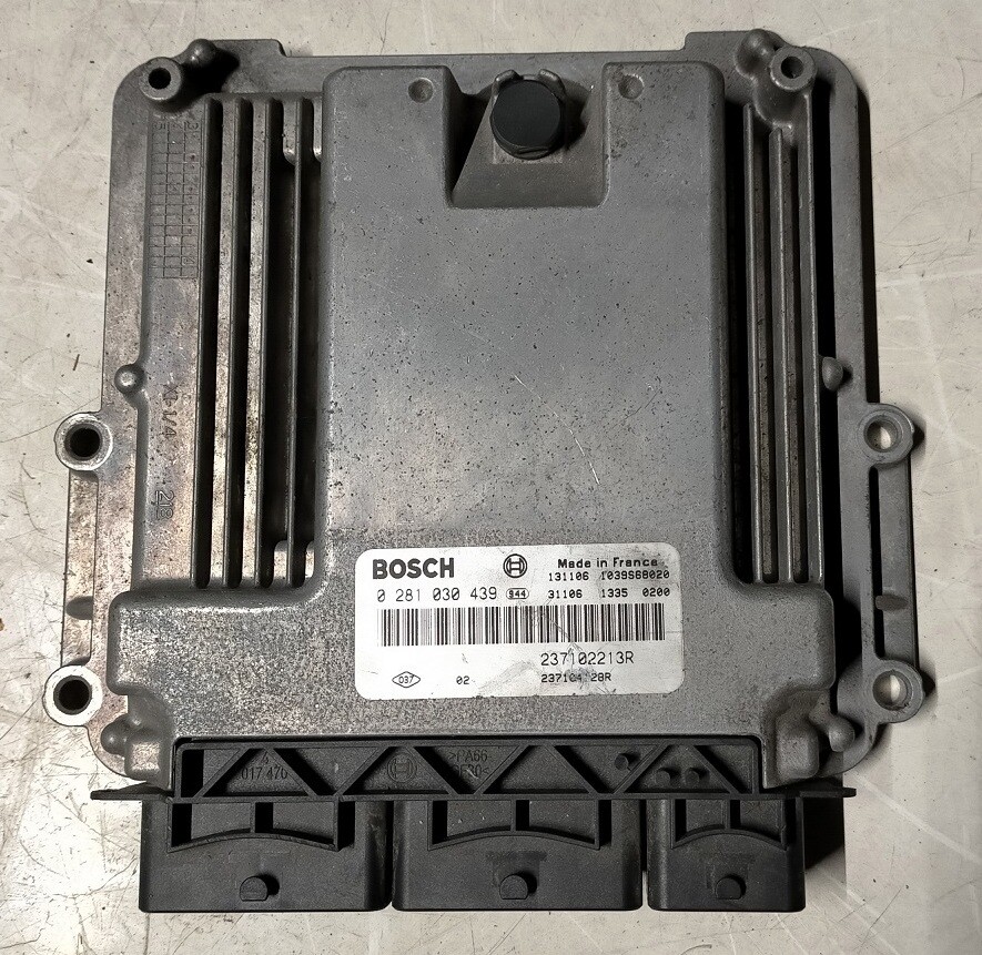 Centralina ECU  0281030439 -237102213R DACIA  1.5 DCI 2012