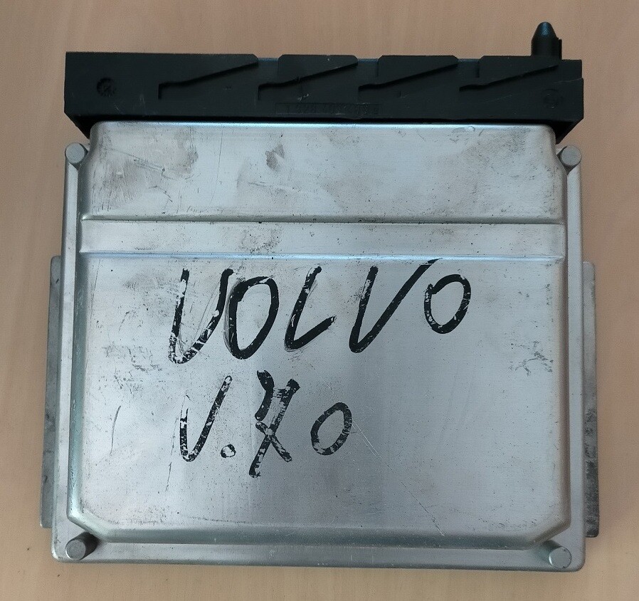 Centralina ECU 30637733A - 0281011078  VOLVO V70  2.4 D  2005-2008