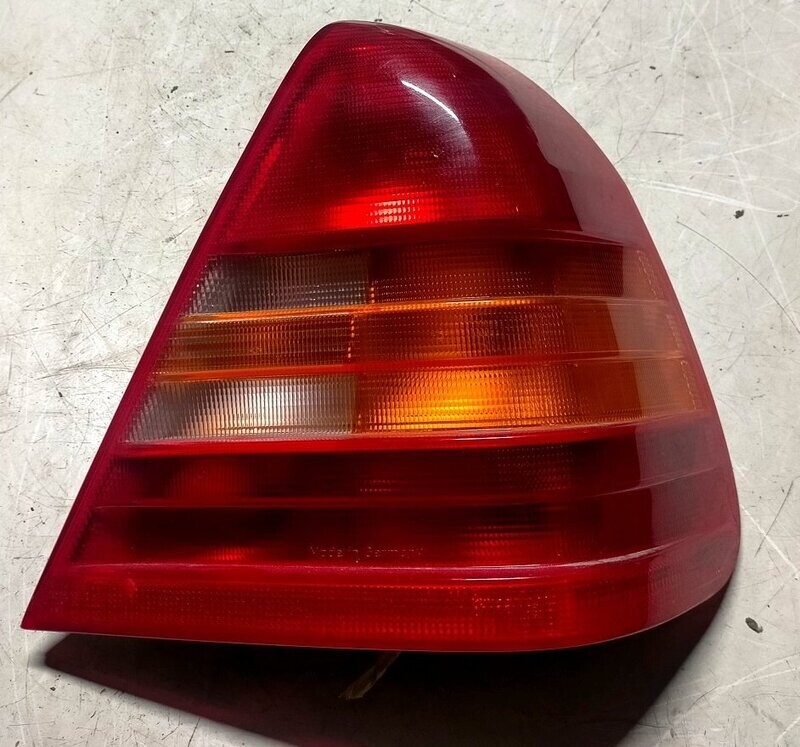 Fanale  posteriore destro A202820264R MERCEDES Classe C «W202» C180  (1993-2000 )