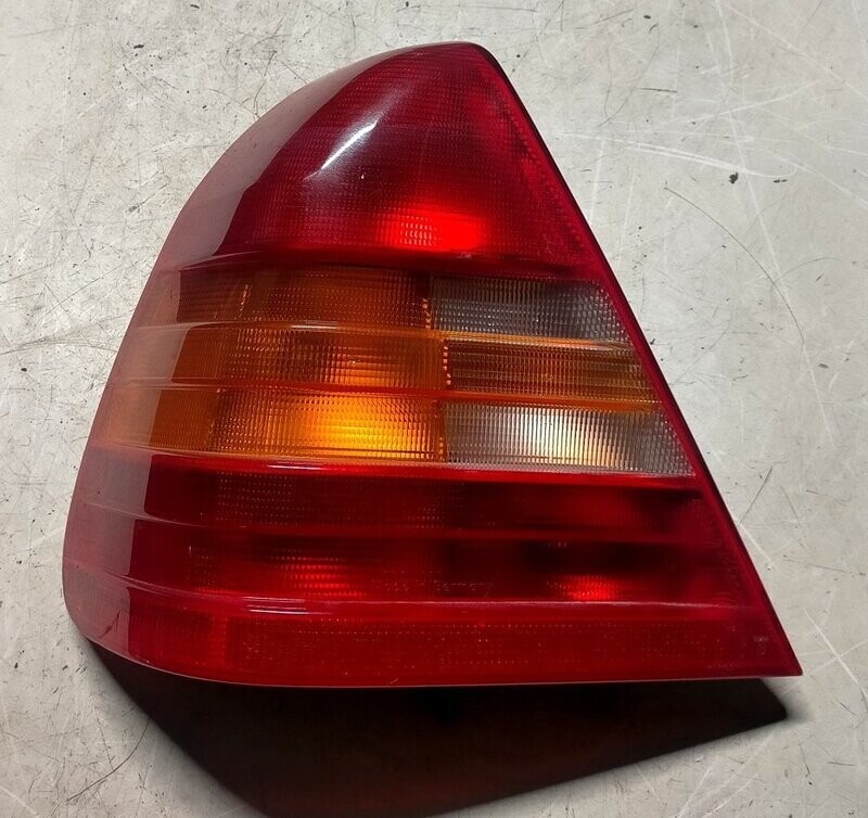 Fanale posteriore sinistro A202820064L MERCEDES Classe C «W202» C180 (1993-2000 )
