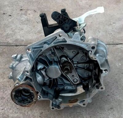 Cambio 02T301103 VOLKSWAGEN POLO 1.2 B 16V TSI  2014-2020   5M