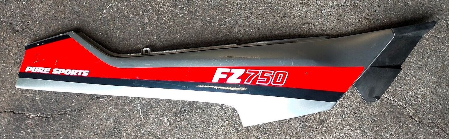 Fianchetto posteriore destro YAMAHA FZ 750  1985