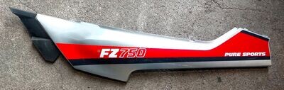 Fianchetto posteriore sinistro  YAMAHA FZ 750 1985