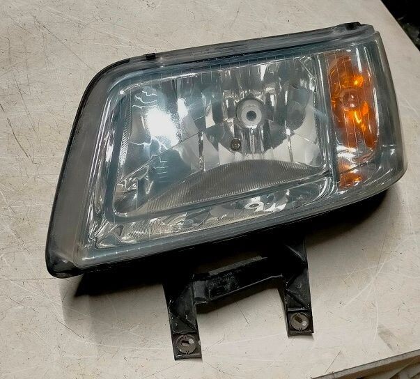 Fanale anteriore sinistro 0301191301 VOLKSWAGEN TRANSPORTER T5  2003-2009