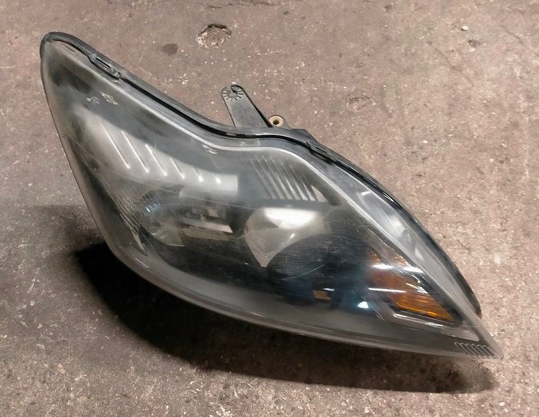 Fanale anteriore destro 8M51-13D152-CE  FORD FOCUS (2008-2011)
