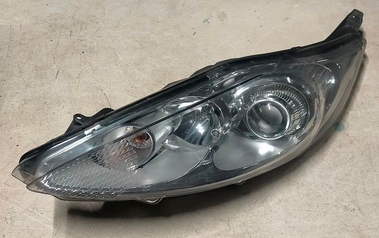Fanale anteriore sinistro 8A61-13W030-CF   FORD FIESTA 1.4 Tdci (2008-2014) interno fanale cromato
