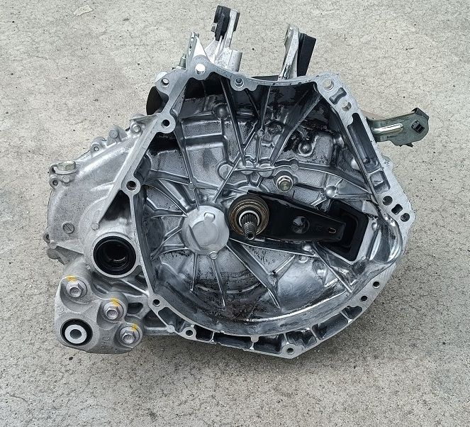 Cambio 5M F6W30 -MAZDA 2  1.5 16V Skyactiv-G (66kw)- (14>)