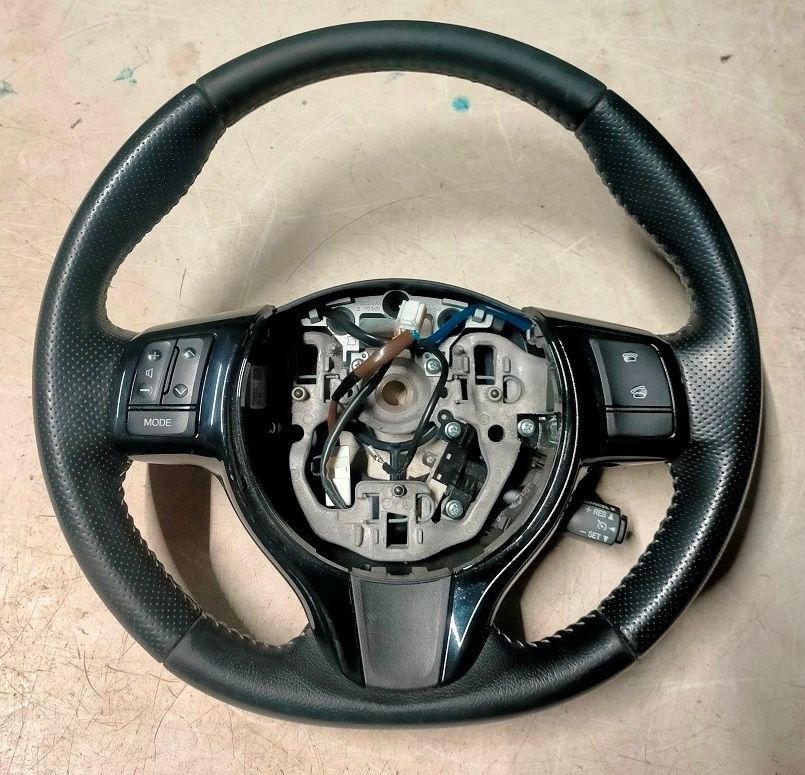 Volante multifunzione 45100-0D51027-307198399B4WAD TOYOTA YARIS HYBRID 1.5   (2014-2017)