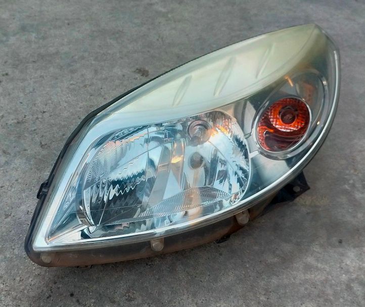Fanale anteriore sinistro 8200733878 DACIA SANDERO 1.4 B/GPL  2008-2012