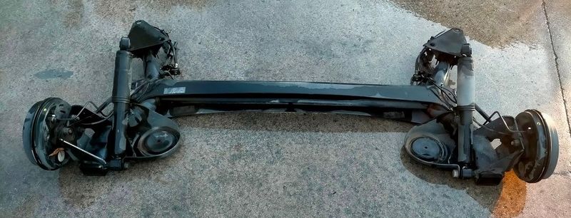 Assale posteriore FIAT 500 1.3 Mjt (2007-2012)  freni tamburo con barra torsione