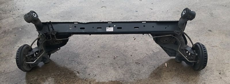 Assale posteriore 555018944R DACIA SANDERO 1.0 12V (49kw) 2021-2024 con tamburi