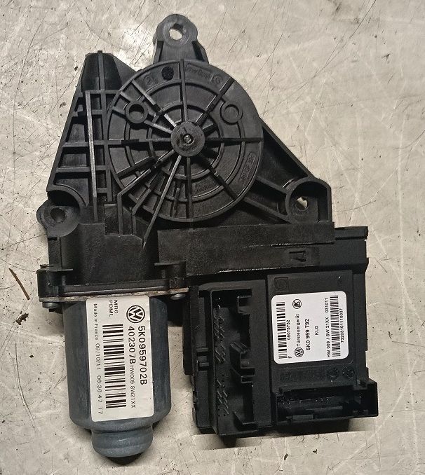 Motorino alzacristalli anteriore destro  5K0959702B VOLKSWAGEN GOLF 6 2008-2012