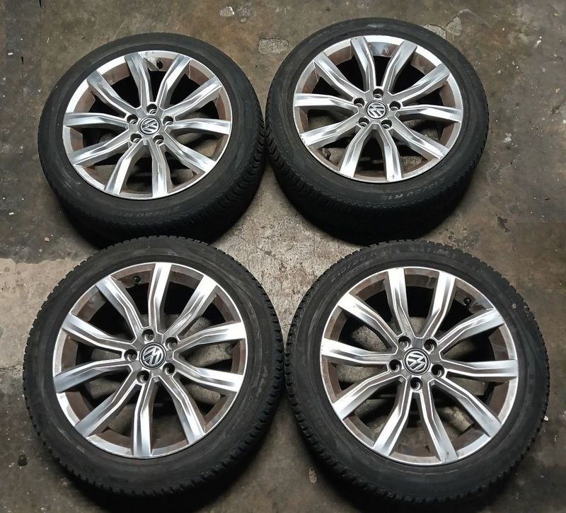 Cerchi in lega 7J x 18 con gomme Pirelli 215/50/18 VOLKSWAGEN T-ROC 2017-2021