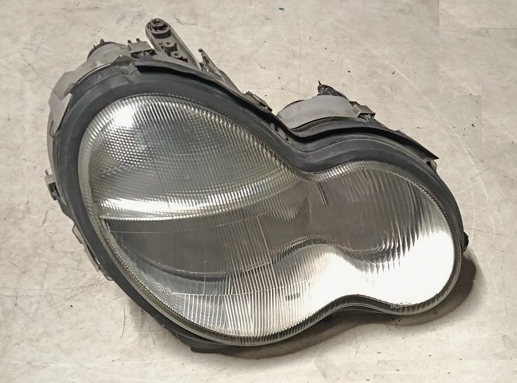 Fanale anteriore destro 0301166202- A2038200261 MERCEDES C220 W203  (2002-2007)