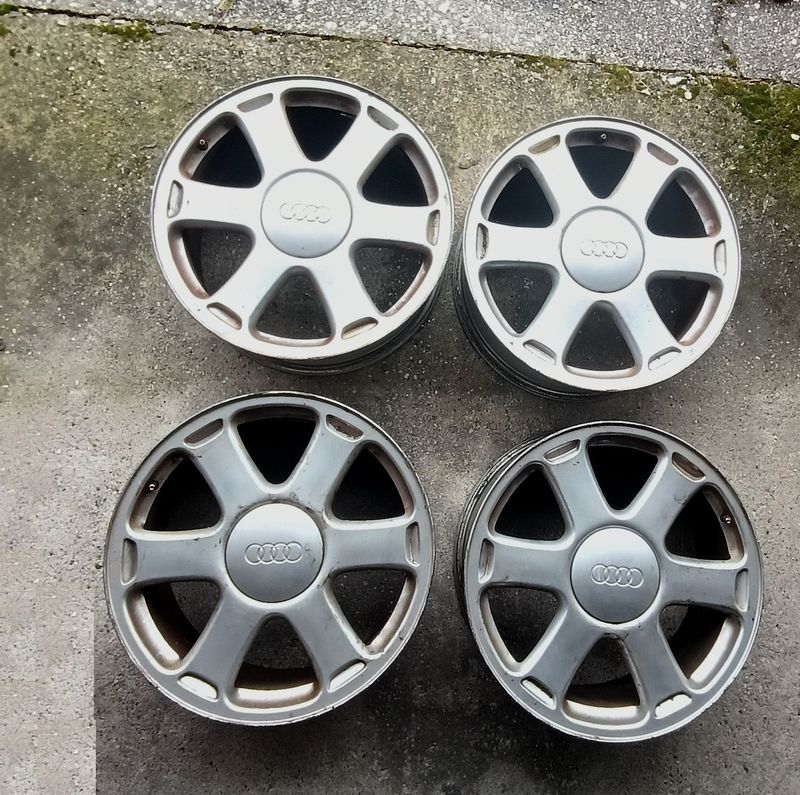 Cerchi in lega 4D0601025N  AUDI S8 4.2 Benzina 1996-2002  8j X 18  ET 48