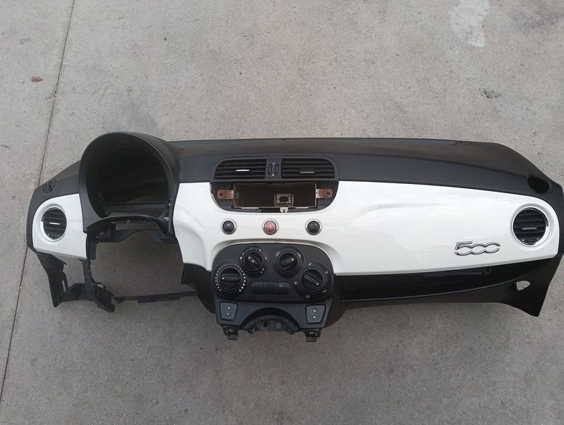 Cruscotto senza airbag FIAT 500 1.3 MJT 2007-2014 Cruscotto senza airbag FIAT 500 1.3 MJT 2007-2014