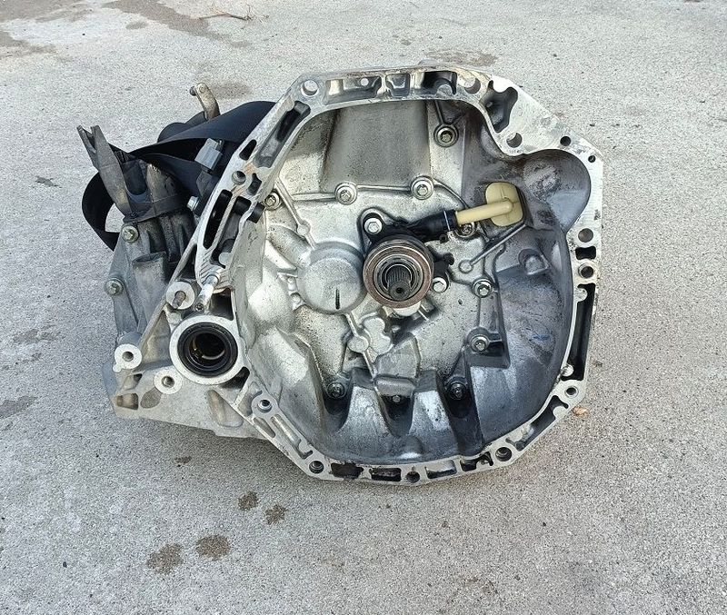 Cambio 8201115695 - RENAULT CLIO III 1.5 Dci 2007-2012