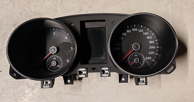 Quadro strumenti 5K0920870E VOLKSWAGEN GOLF 6 -1.6 Tdi 2008-2012 Quadro strumenti 5K0920870E VOLKSWAGEN GOLF 6 -1.6 Tdi 2008-2012
