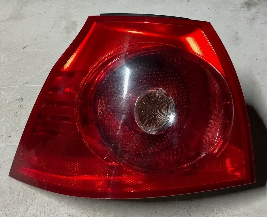 Fanale posteriore sinistro 1K6945095 VOLKSWAGEN GOLF 5 2004-2008 Fanale posteriore sinistro 1K6945095 VOLKSWAGEN GOLF 5 2004-2008
